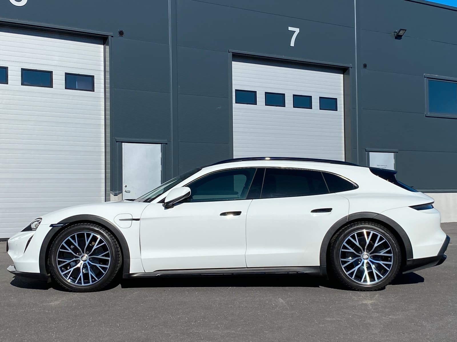 Porsche Taycan Cross Turismo 2021